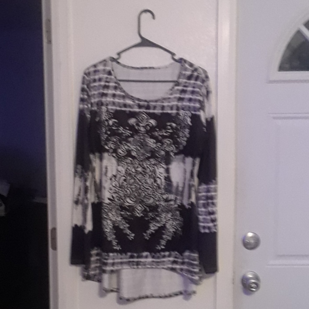 Black and white long sleeve shirt